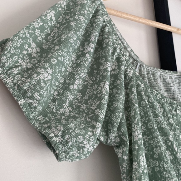 Cotton on crop off shoulder floral green top size XL NWT - Picture 2 of 6